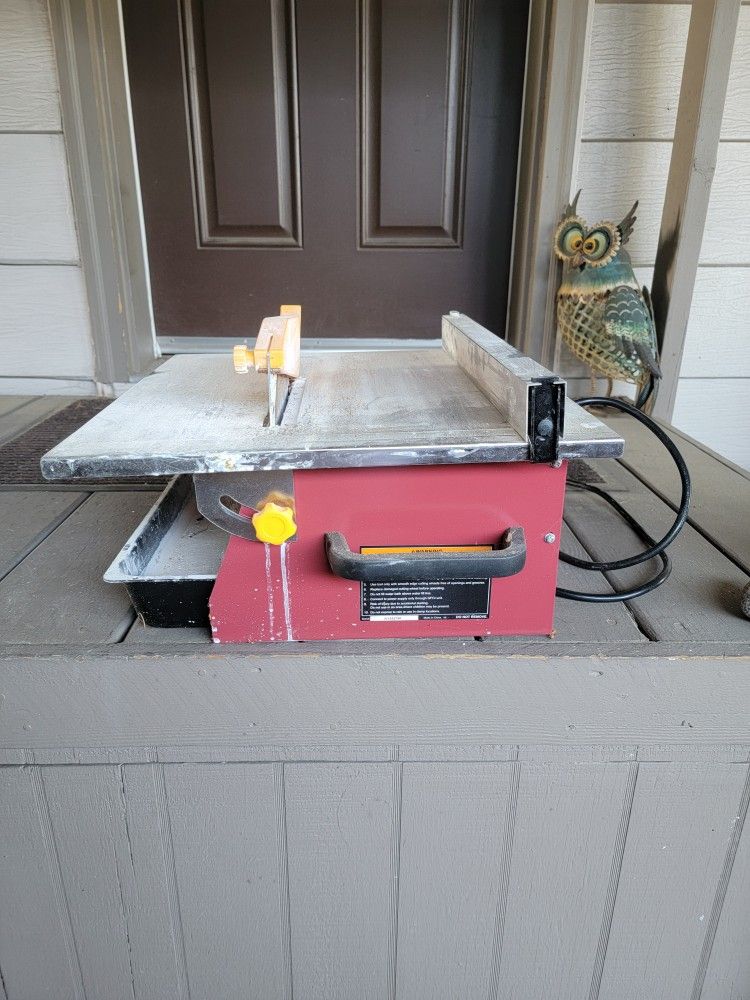 Chicago Electric 7" Portable Wet Cutting Tile Saw
