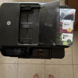HP Photosmart 7520 Printer + New 564XL Ink