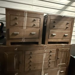 Dark Walnut Dresser And 2 Nightstands 