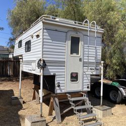 2004 SixPac Overhead Camper for 6’6” Bed
