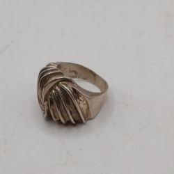 Vintage Modernist Sterling Silver Ring with Unique Design Sz 6 