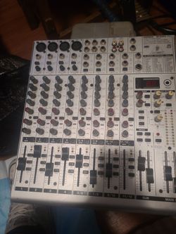 Behringer  Eurorack UB1622FX-Pro