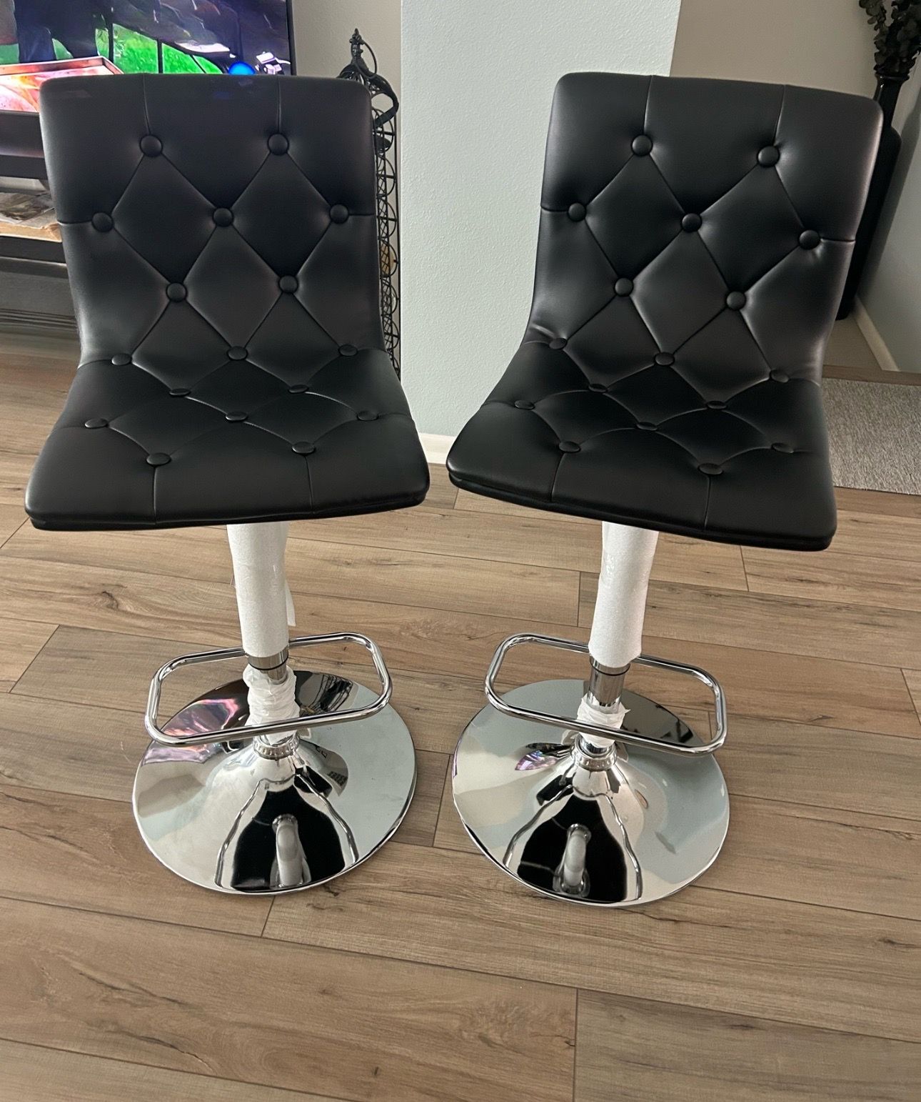 New 2 Black Island Stools