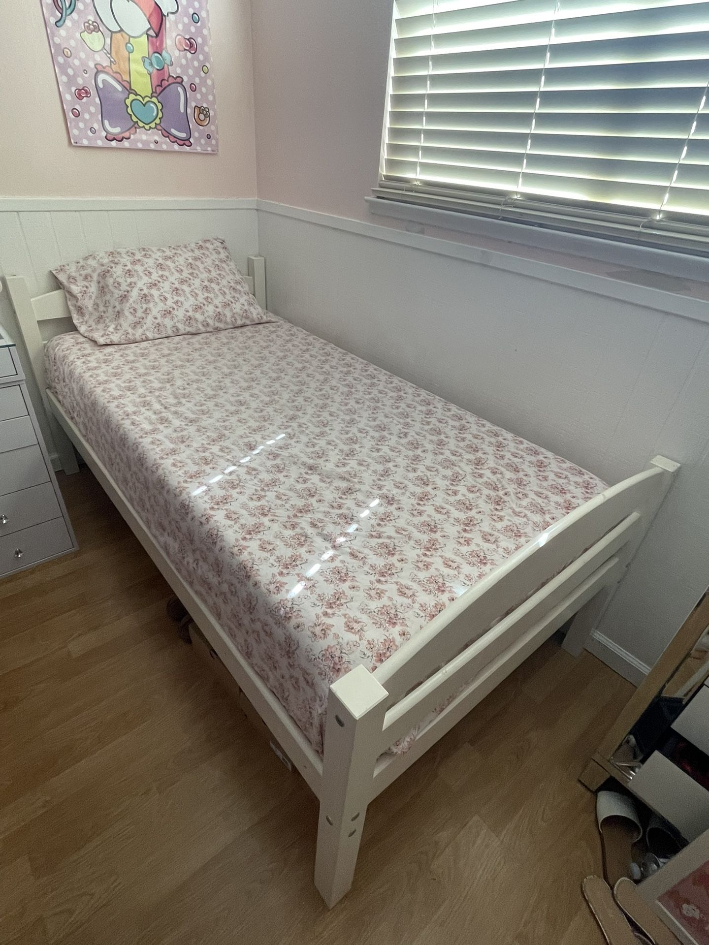 2 Twin Size Beds