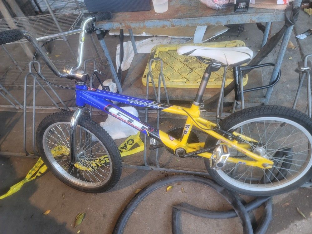 GT POWER SERIES 20 IN BMX with Power lite Power Bend Bars