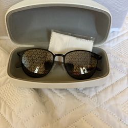 Woman Michael Kors sunglasses