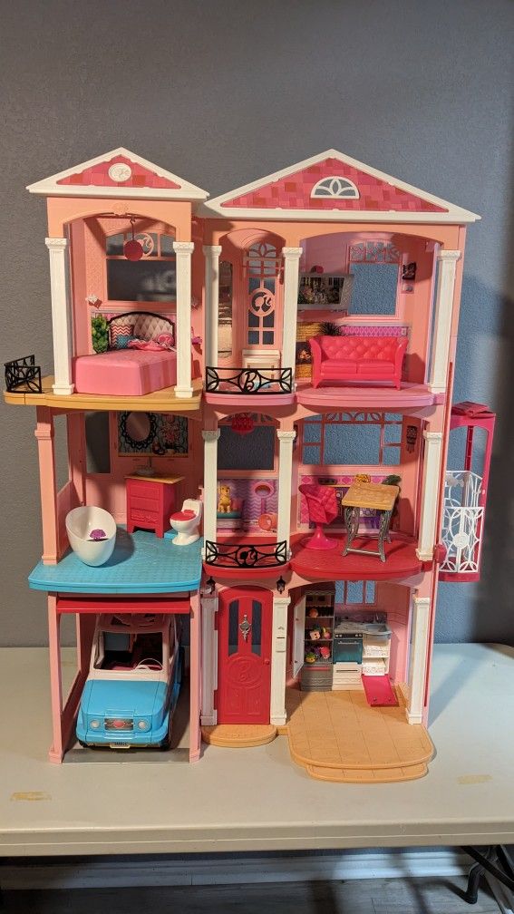 Barbie Dream house (FFY84) & Ultimate Puppy Mobile (DLY33)