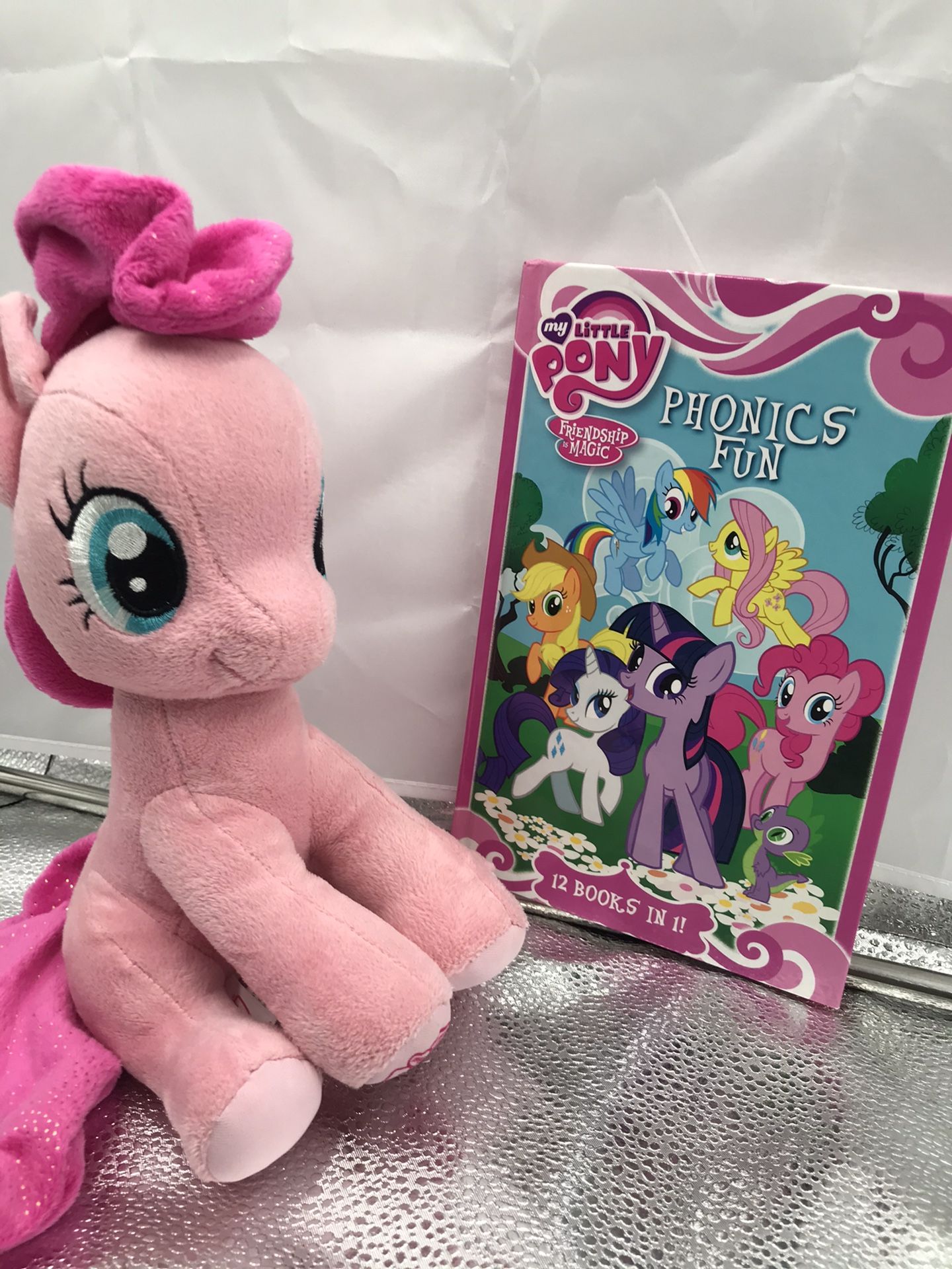 My little pony friendship to Magic phonics fun 12 books in 1/My little Pony pink plush! New!
