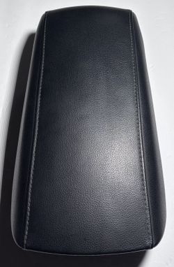 19-20 Ford Fusion Armrest/Center Console Lid Black Leather L0262581AA04ZHE