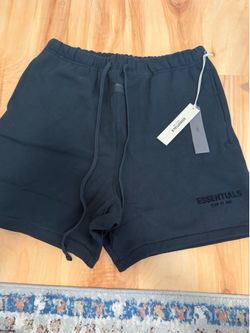 Black essentials shorts