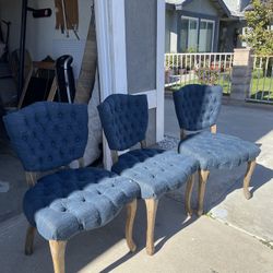 Gorgeous Tufted Vintage Style Dining Chairs (4)