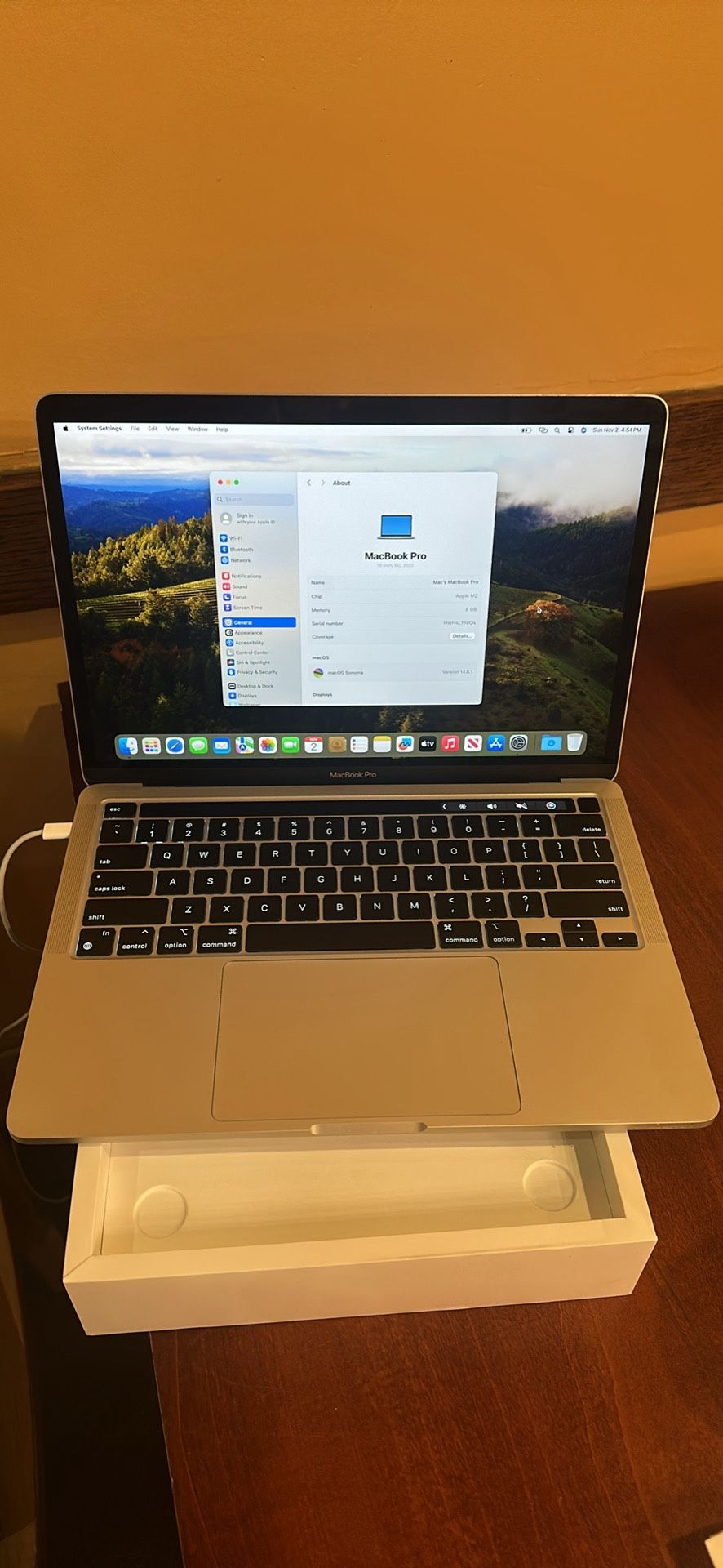 2022 MacBook Pro M2 - 8gb RAM 256gb SSD