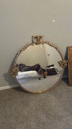 Round angel mirror/picture frame