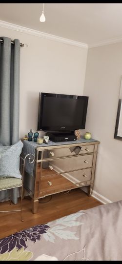 mirrored vanity dresser