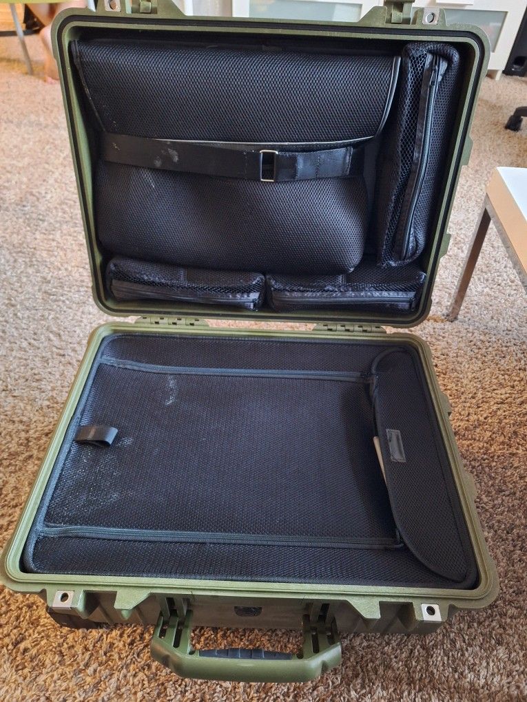 1560 Travelers CASE