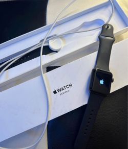 Apple Watch Series 3 w Charger & Wristband