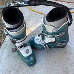Dalbello Womens Ski Boots 8.5/9 Excellent Condition