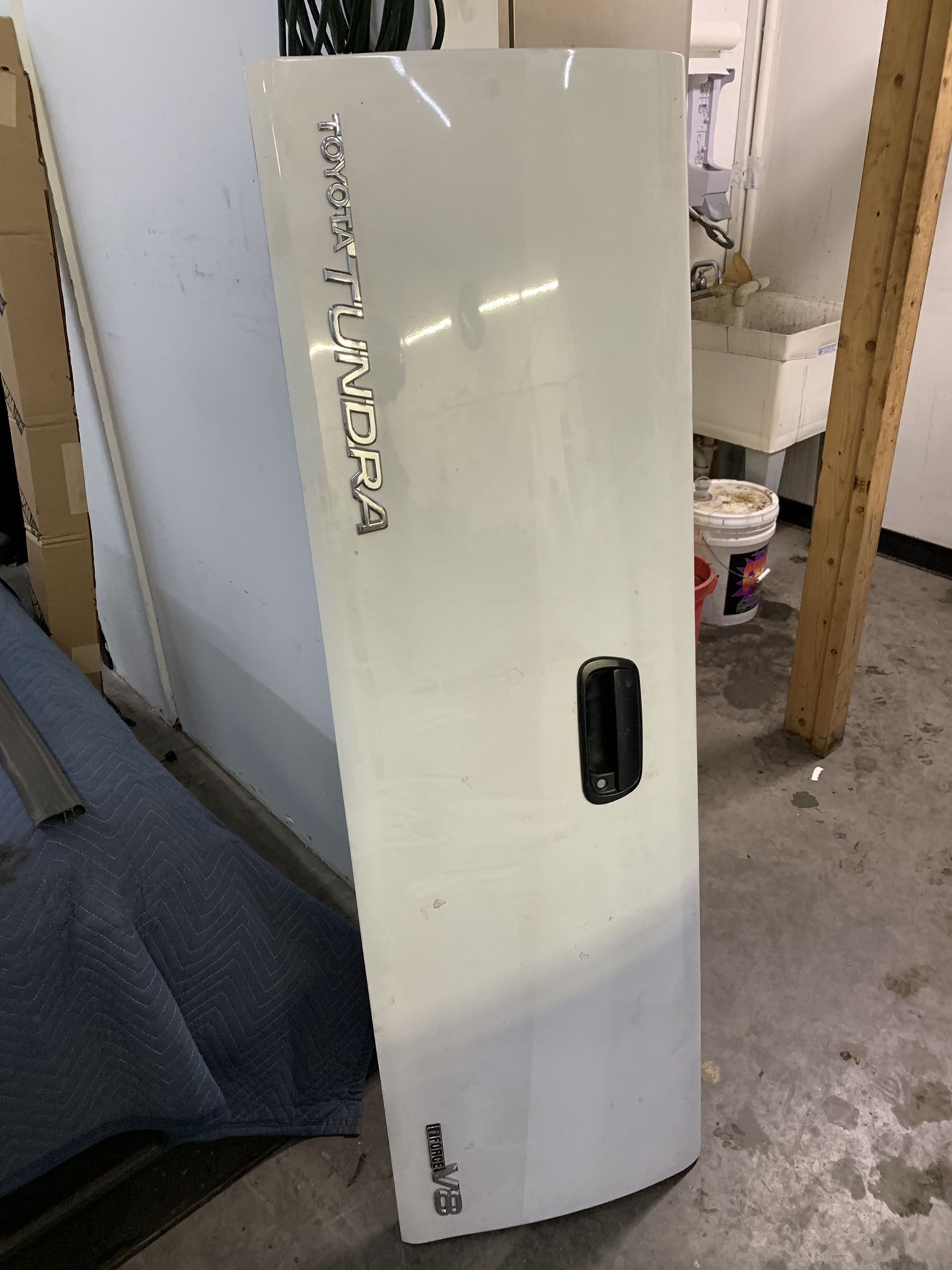 Toyota Tundra tailgate