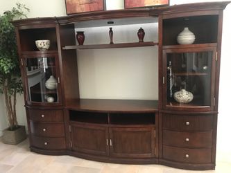 Entertainment center