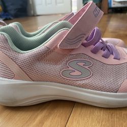 Girl Pink Sketchers Size 4