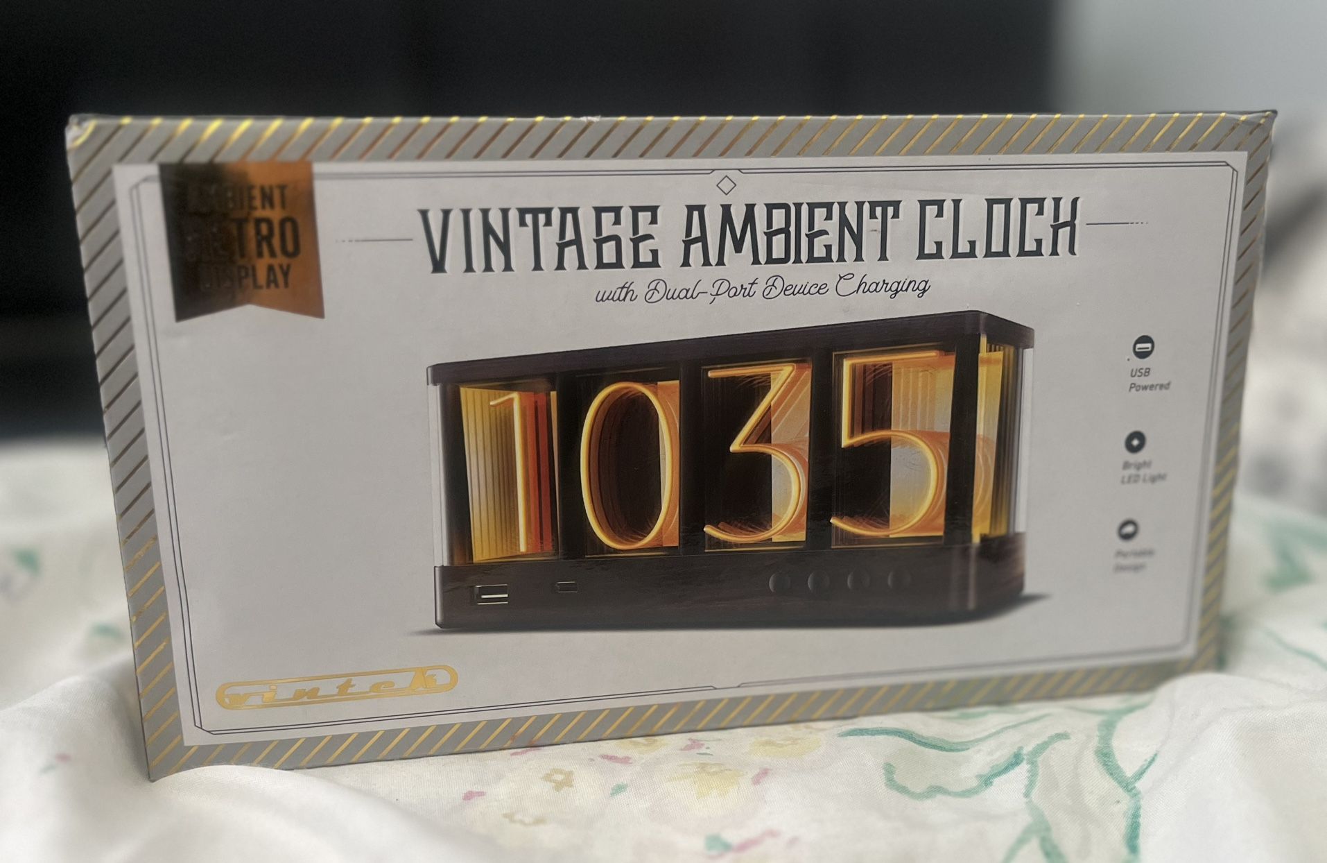 vintage style Ambient clock, usb and usb-c ports