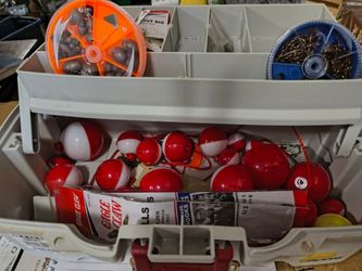 Tackle box with tackle