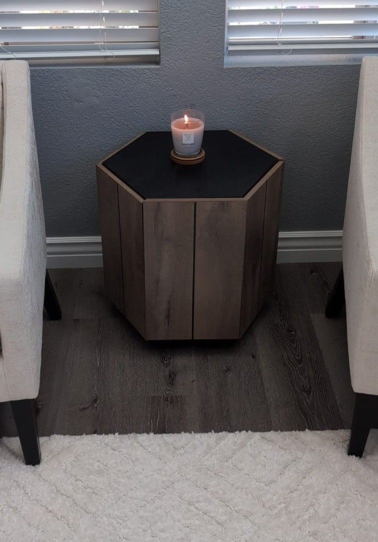 Like New Side Table End Table With Storage Drawer