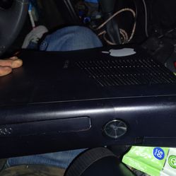 Xbox 360 elite 2 controllers 9 games and kinect