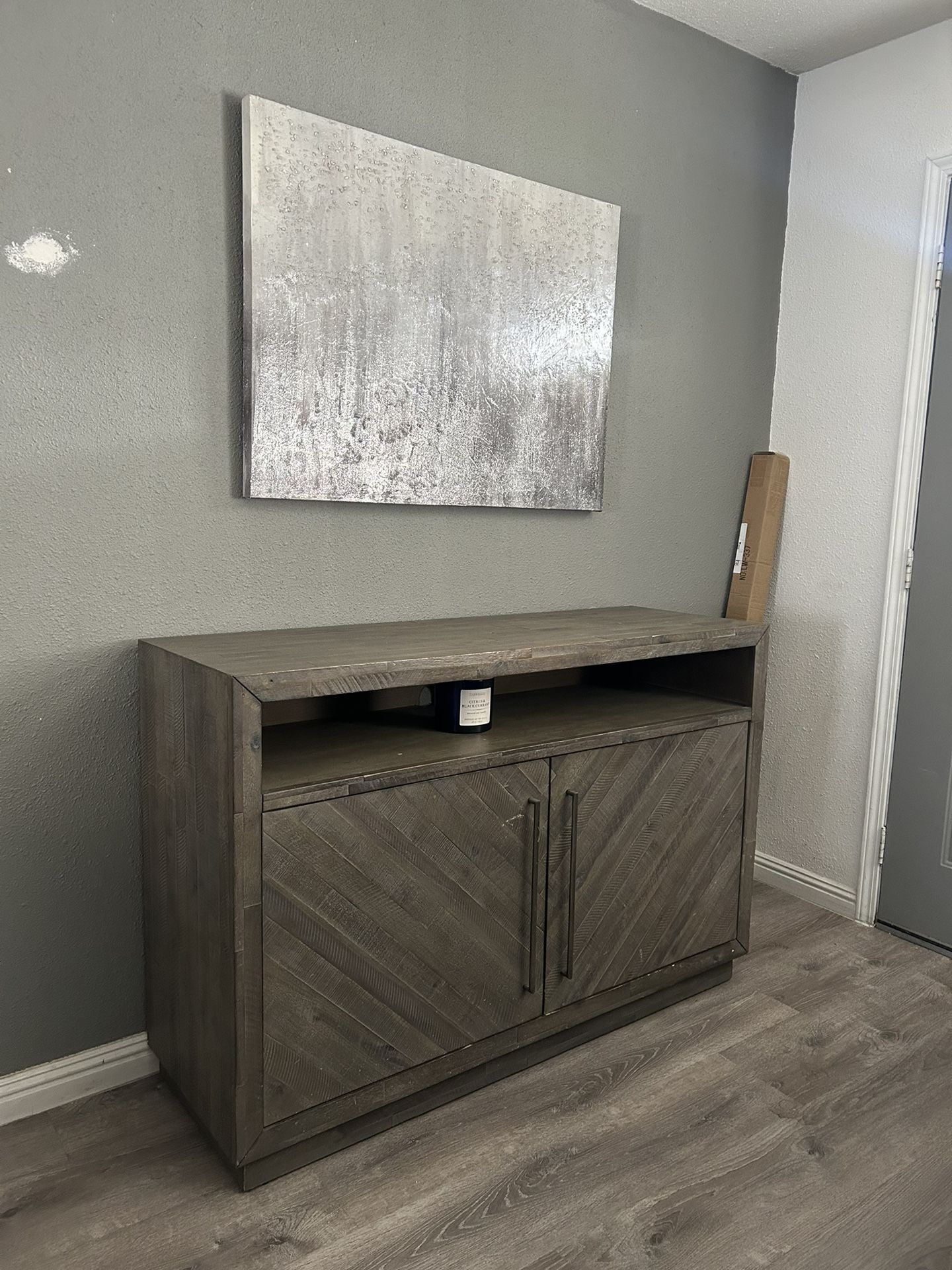 Modus Furniture Alexandra - Consola multimedia de madera maciza, 54 pulgadas, latte rústico