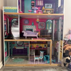 Barbie House, Clothes And Accessories 