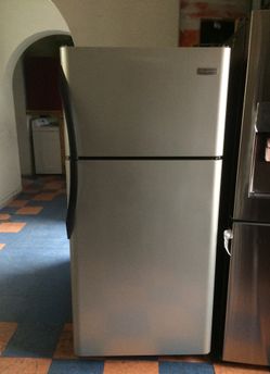 Frigidaire Top Freezer Refrigerator