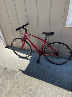 Specialized Sirrus men’s commuter bicycle