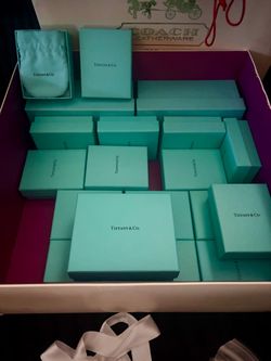 Pawn Shops and Resellers Lot of Tiffany boxes only total lot of 18 boxes with Tiffany Ribbons