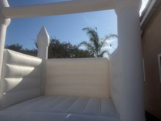 White Inflatable Bounce House Castle