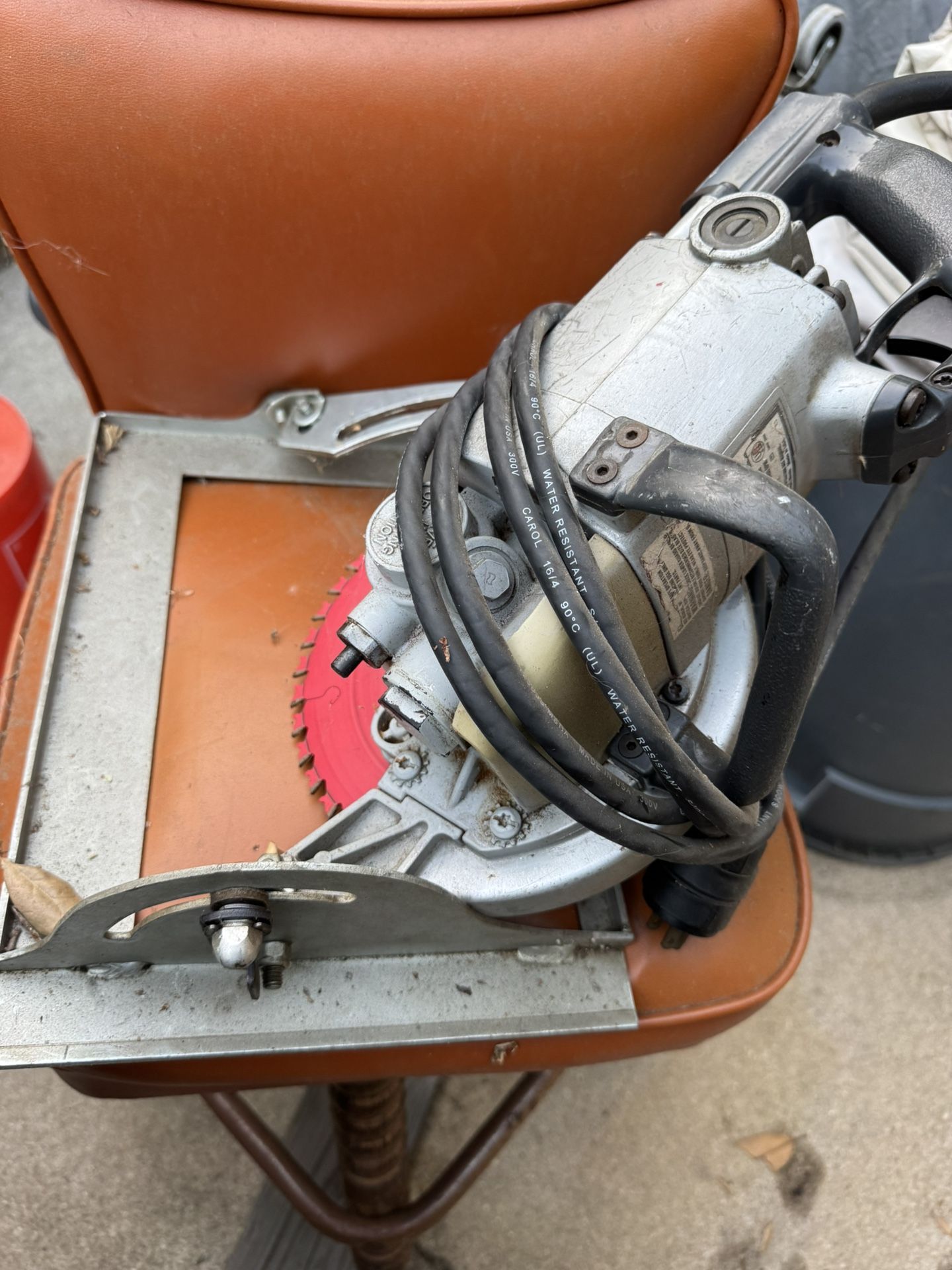 7 1/4 Skill Saw With Roof Cutters Table