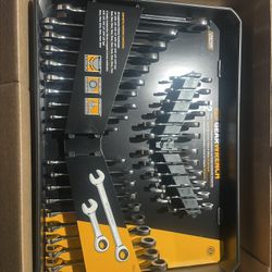 Gearwrench 32 pc ratchet wrench set new $120 firm in n Lakeland 