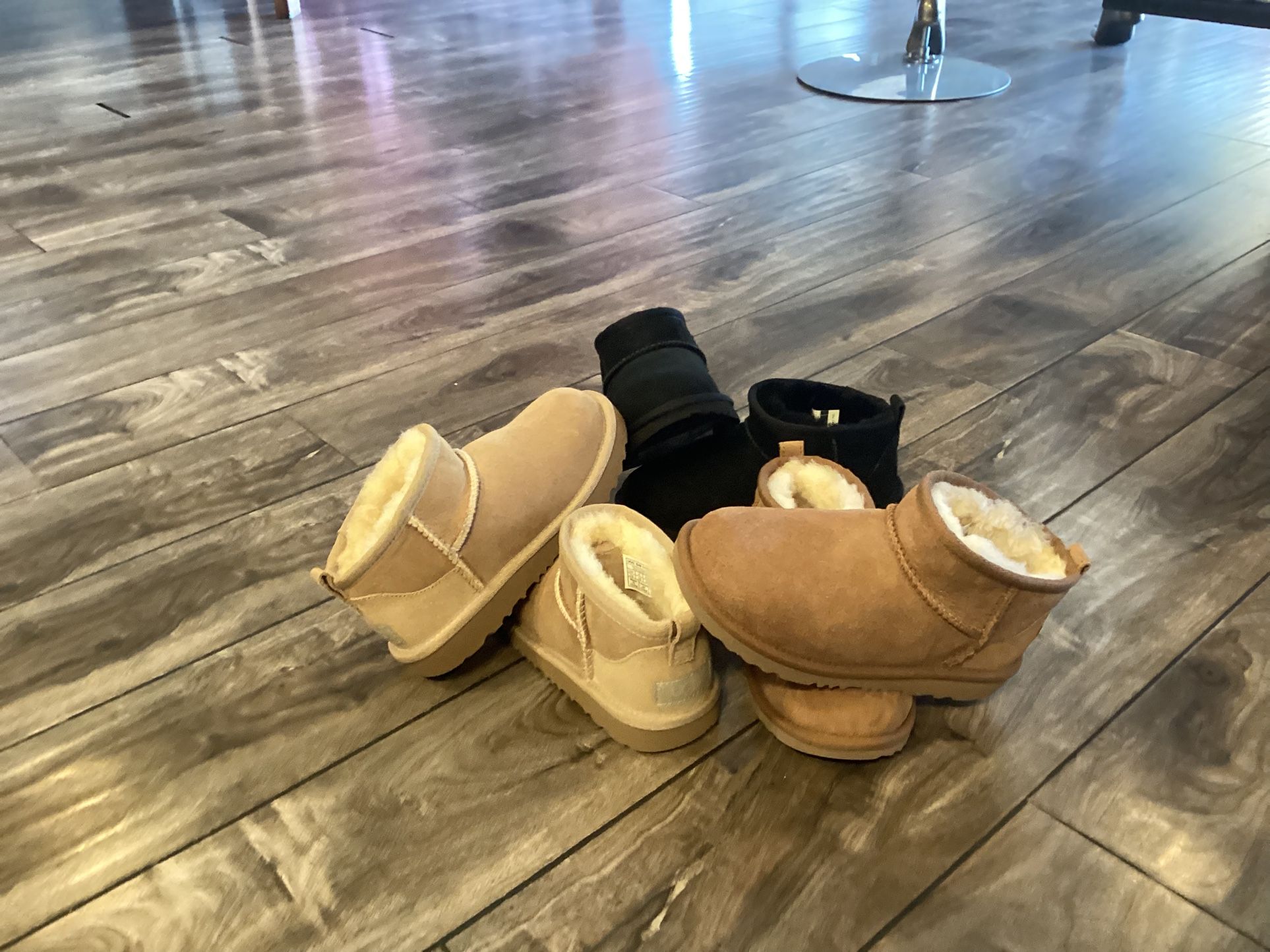 Uggs Big Kids Ultra Mini Classics Size 13 6
