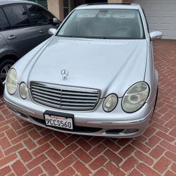 Mercedes-Benz E 350 Silver Sedan