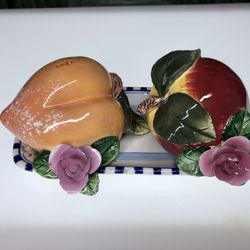 Apple & Peach Salt & Pepper Shaker with Dish