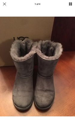 Bailey Bow Uggs size 5