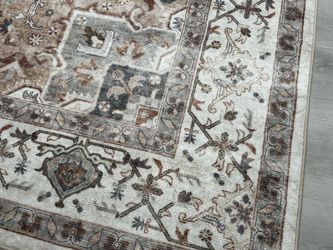 Rug. Floor rug. 10/8.