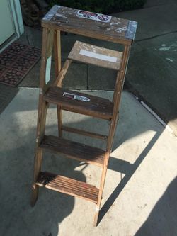 Wood ladder 4 ft