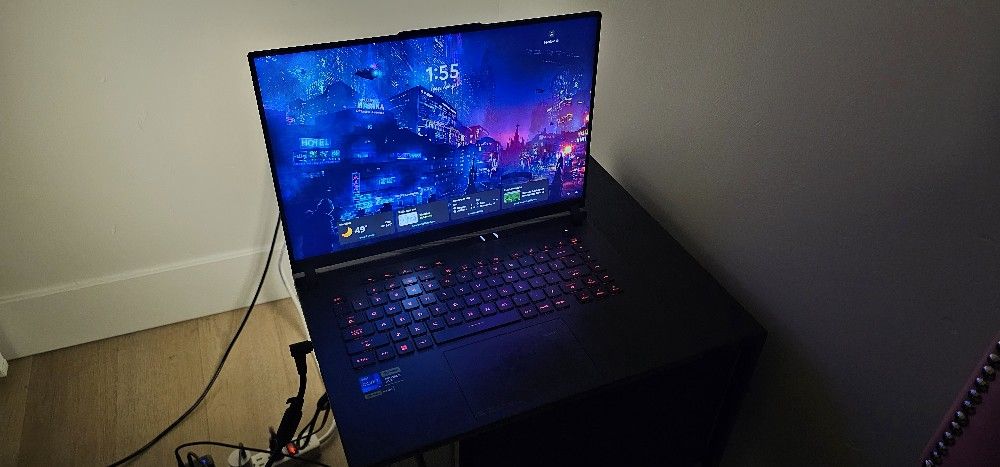 ASUS ROG Strix Scar 16" 4090 240hz w/Carrying Case