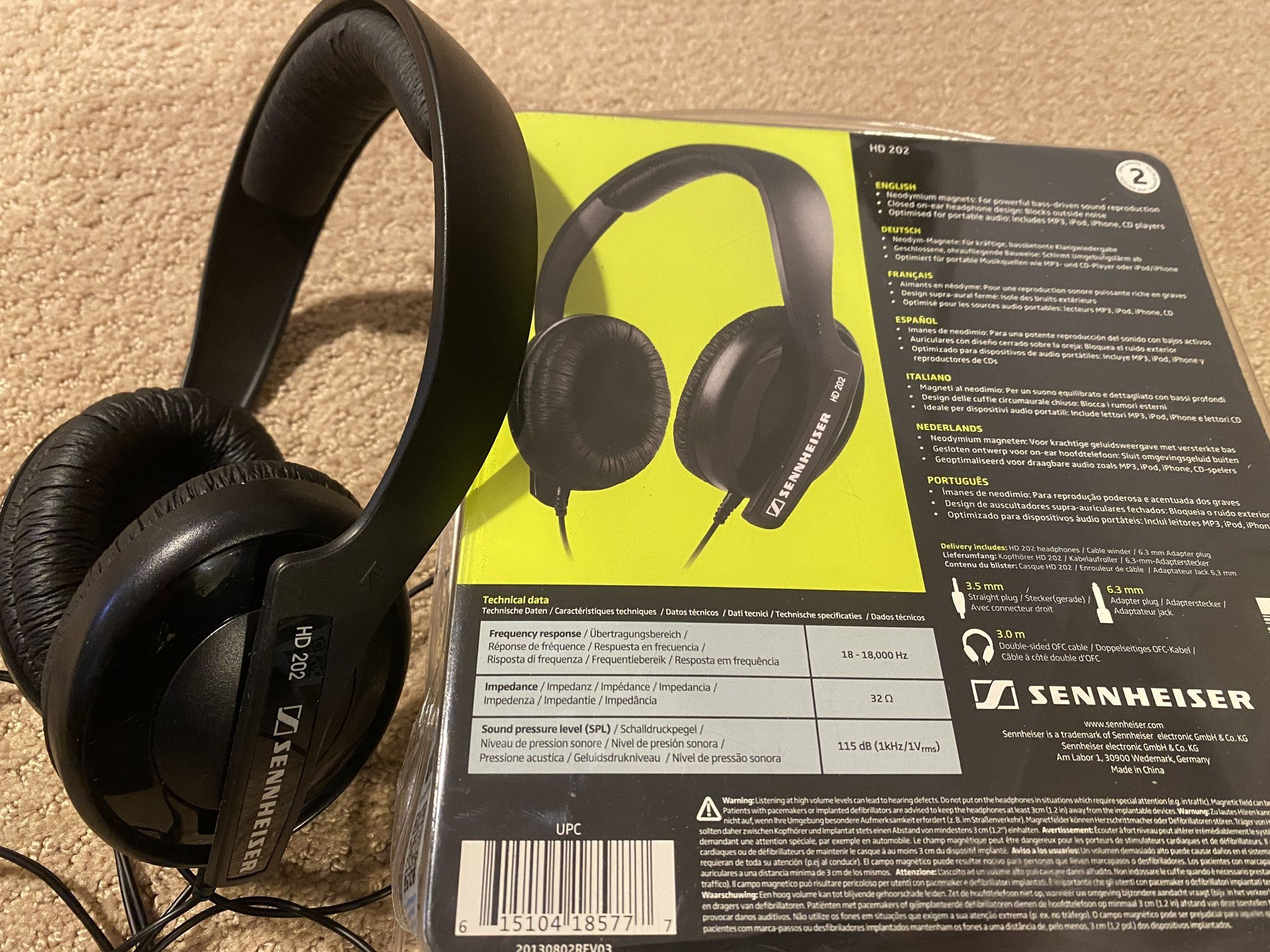 Sennheiser HD 202 II professional headphones