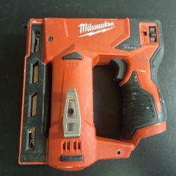 MILWAUKEE TOOLS NAILER & STAPLER