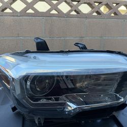 HEADLIGHTS TOYOTA TACOMA 2016-2023