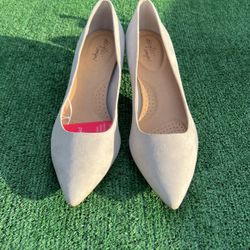 Womens Size 13 Light Grey Pointed Toe Shoe