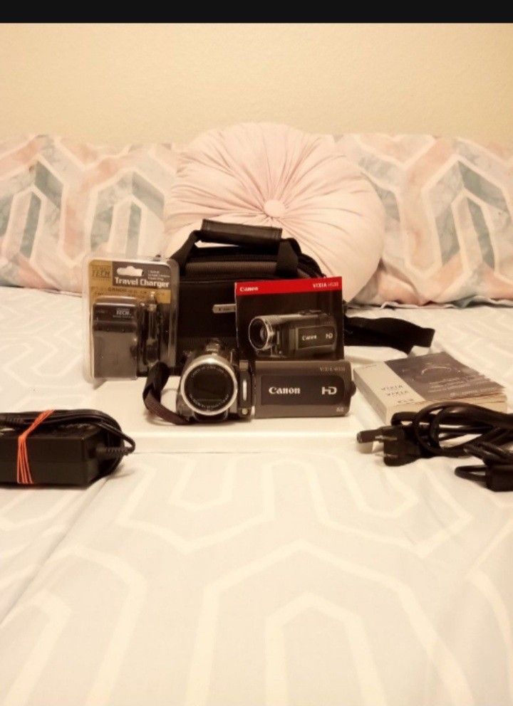Cannon Camcorder With Accessories