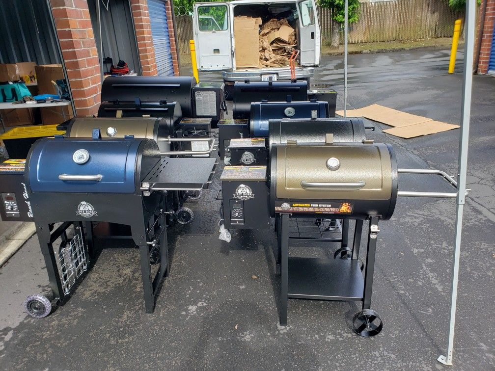 LAST ONE ! Pit boss 440d2 pellet grill smoker for Sale in Auburn, WA