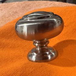 3pcs Victoria Knob 1 1/4 Inch Brushed Satin Nickel    H)